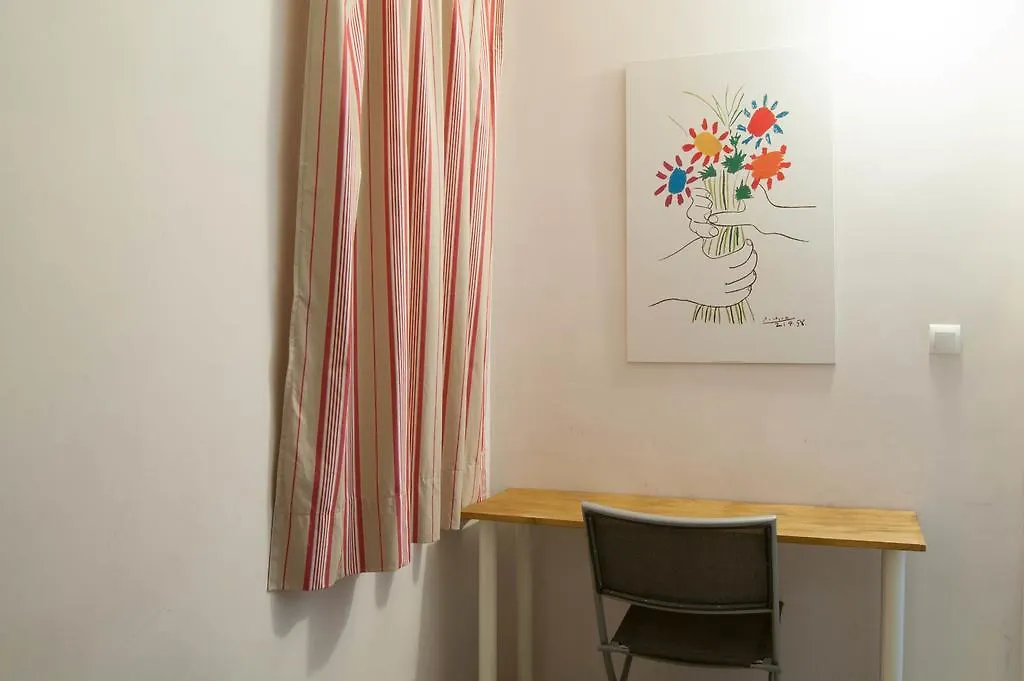 برشلونة Magic Fountain Apartments 0*,